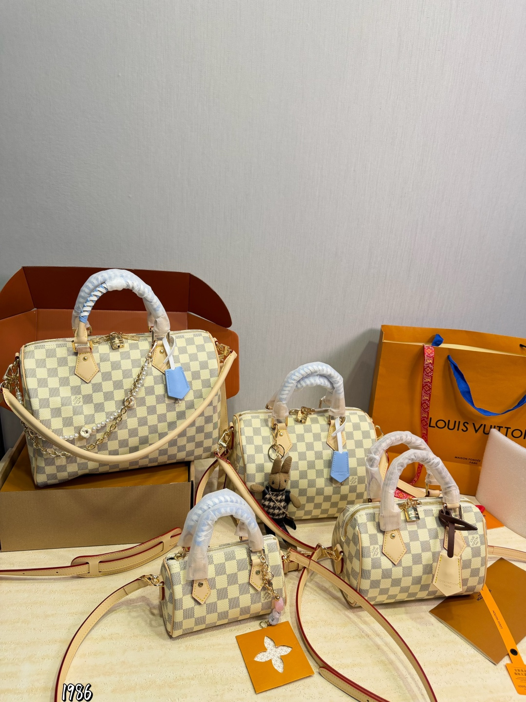 Louis Vuitton LV Speedy | Luxury Designer Fashion Accessory